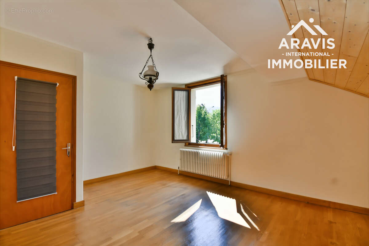 Maison lumineuse avec 6 chambres - photo 23