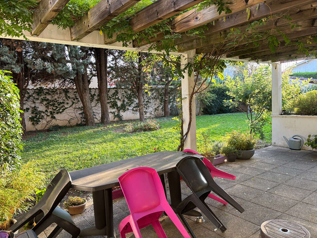 Appartement à CRAPONNE