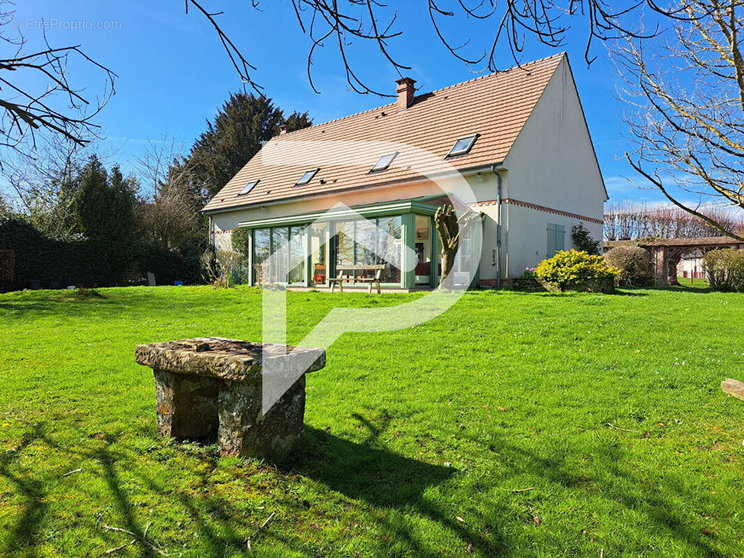 Maison à ONS-EN-BRAY