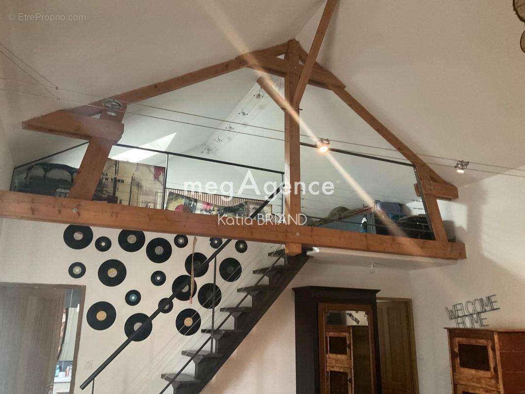 Maison rénovée avec piscine et garage - photo 4