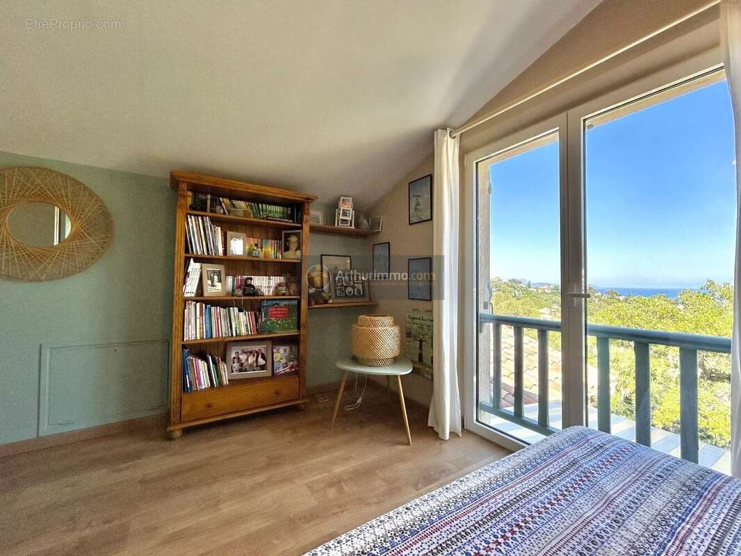 Maison à LES ISSAMBRES