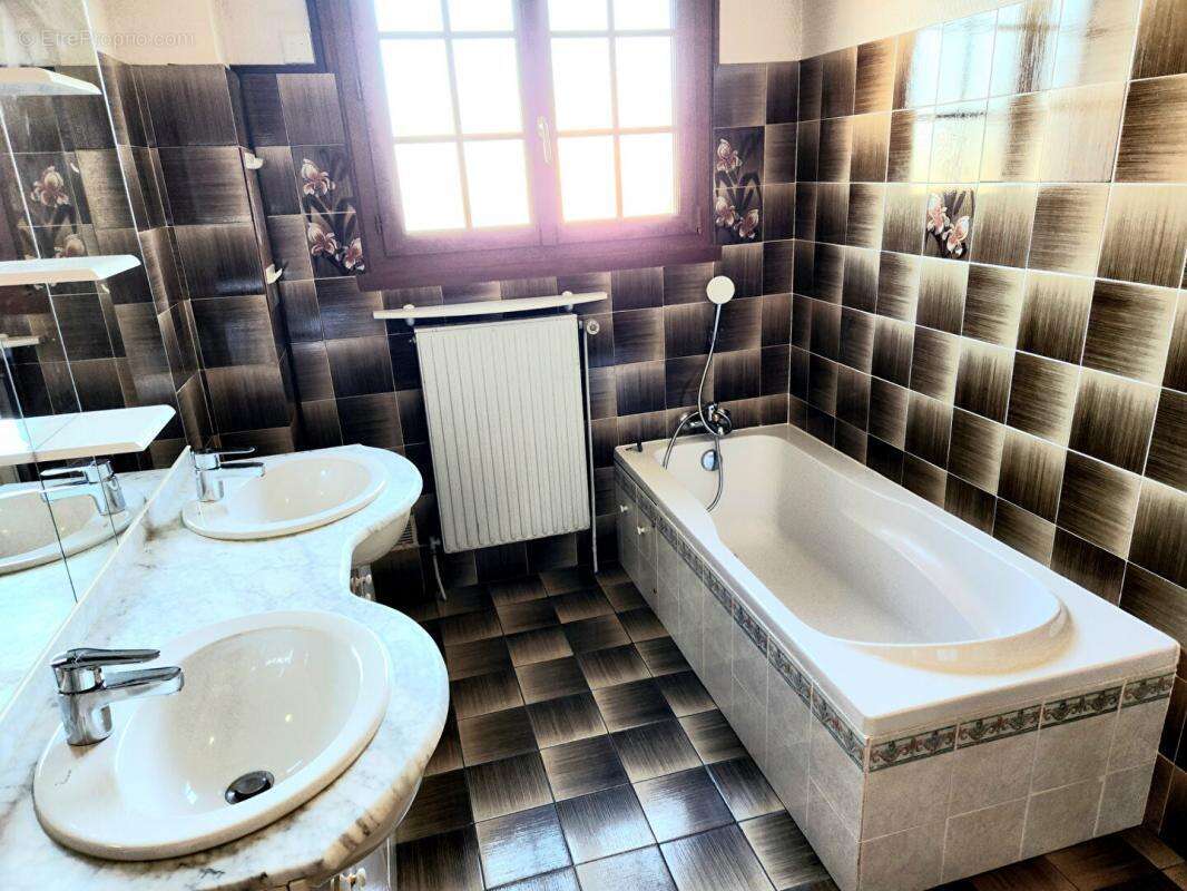 Maison à COURCELLES-SUR-SEINE