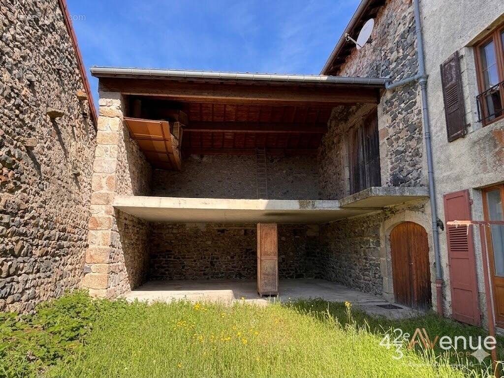 Maison à ROCHE-EN-REGNIER