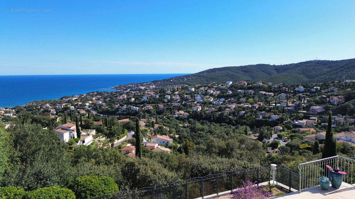 Maison à ROQUEBRUNE-SUR-ARGENS