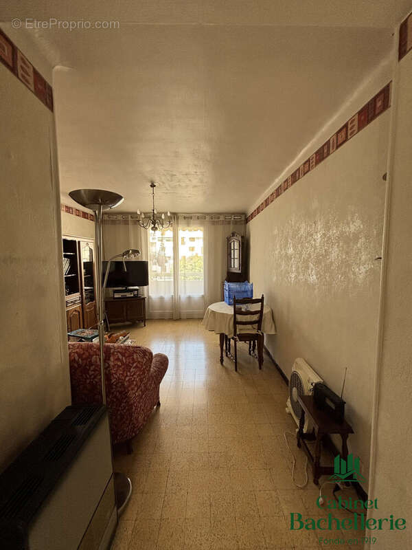 Appartement à MARSEILLE-4E
