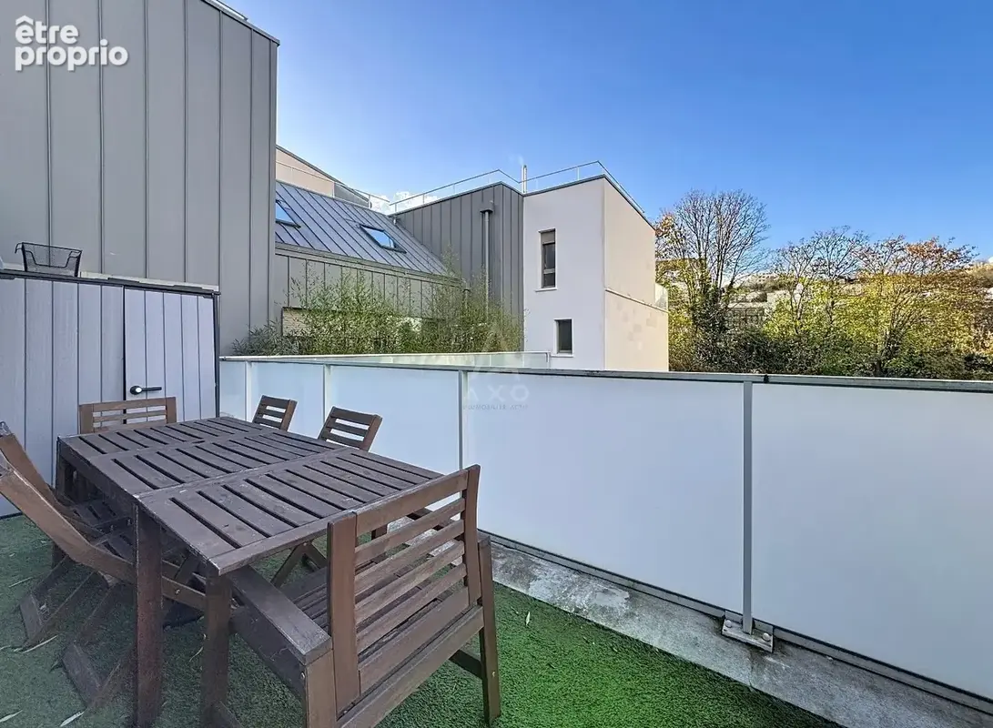 Suresnes - centre ville - appartement 4 pieces/ 3 chambres avec double terrasse et parking - photo 2