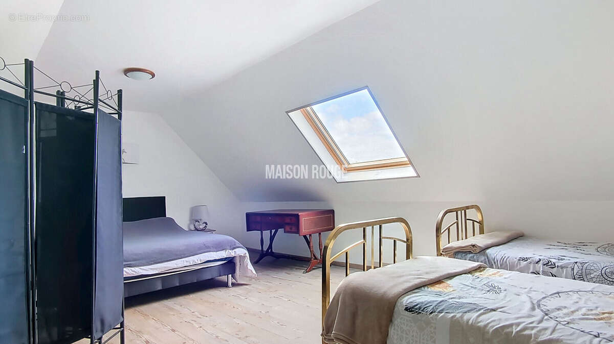 Maison à LA ROCHE-DERRIEN