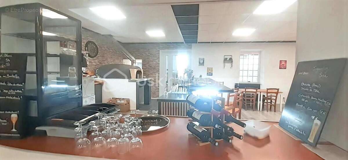 Commerce à LA CHAPELLE-DE-LA-TOUR