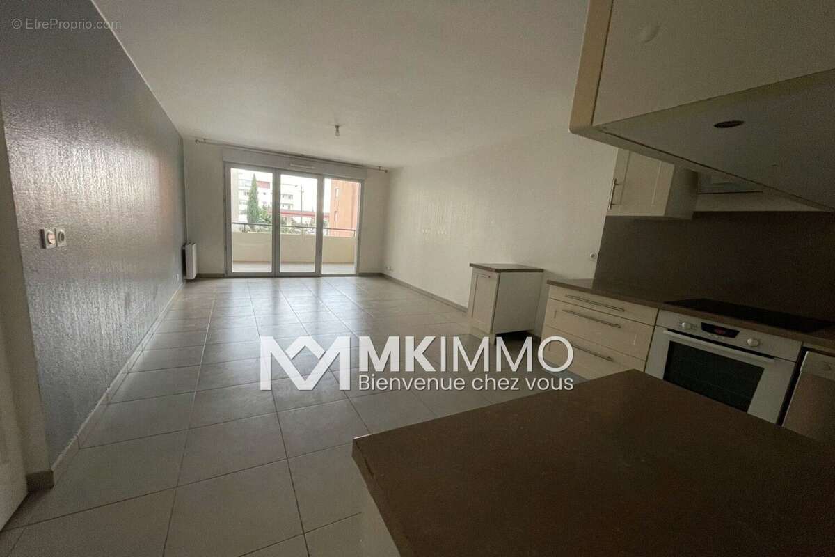 Appartement à SAINT-LAURENT-DU-VAR