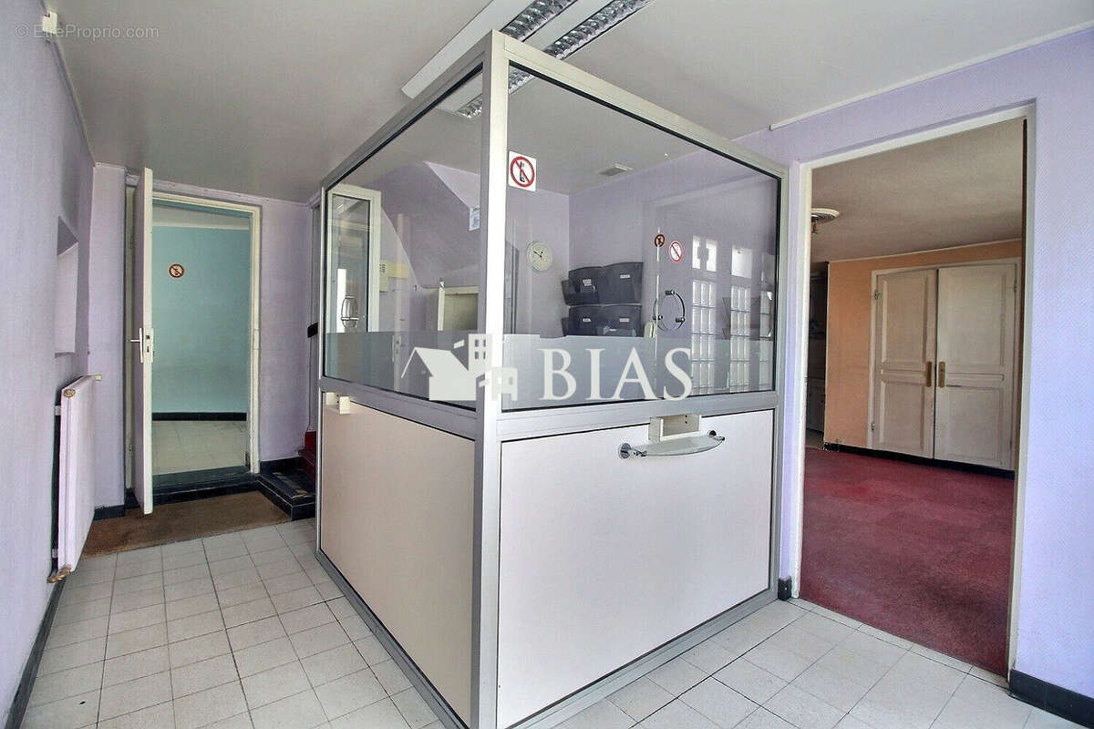 Commerce 285 m² à Le Petit-Quevilly  - photo 4