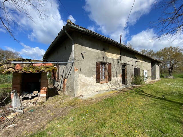 Maison à NEGREPELISSE