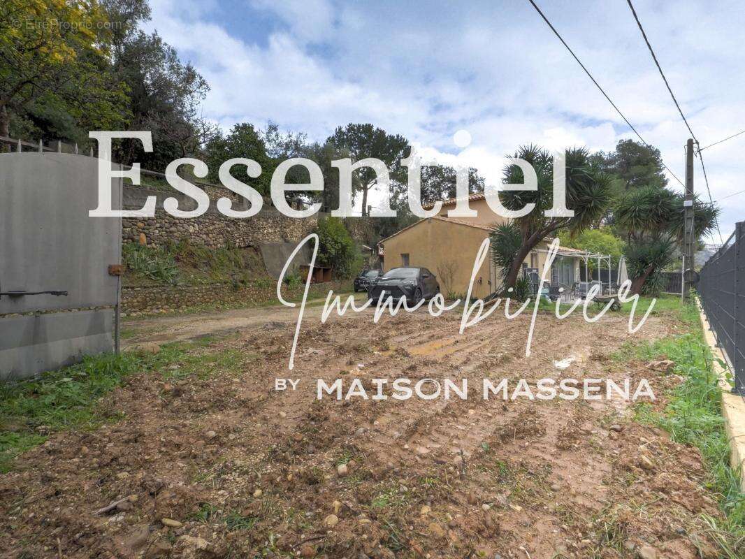 Maison à SAINT-LAURENT-DU-VAR