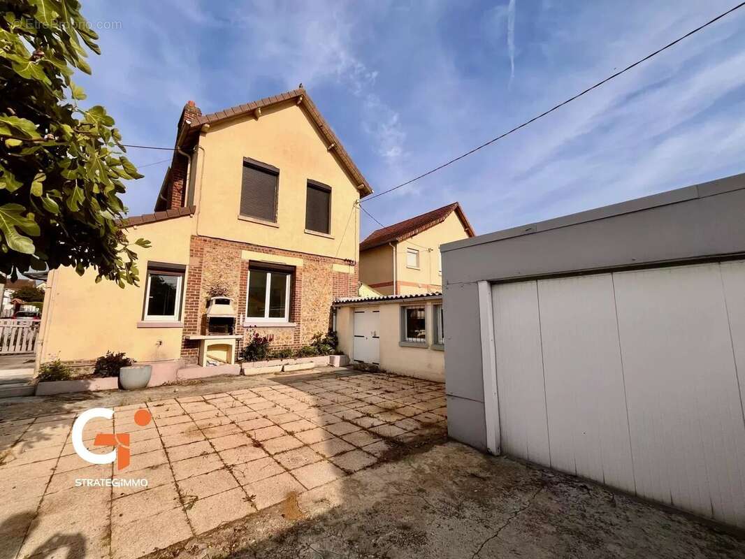 Maison à SAINT-ETIENNE-DU-ROUVRAY