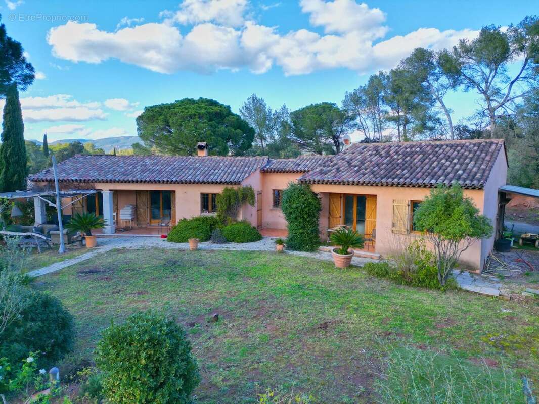 Maison à ROQUEBRUNE-SUR-ARGENS