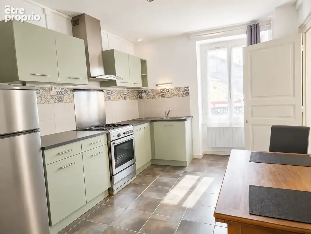 Duplex bon état , avec cave et balcon bon état , environ 62 m2 habitable , proche centre ville et commerces - photo 2