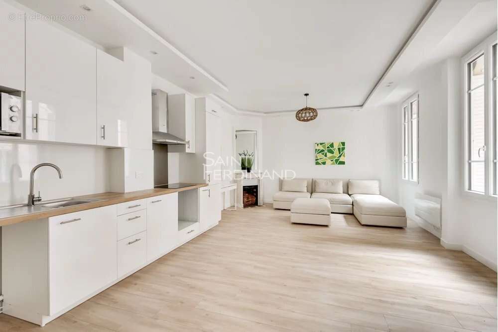 Appartement à PARIS-16E