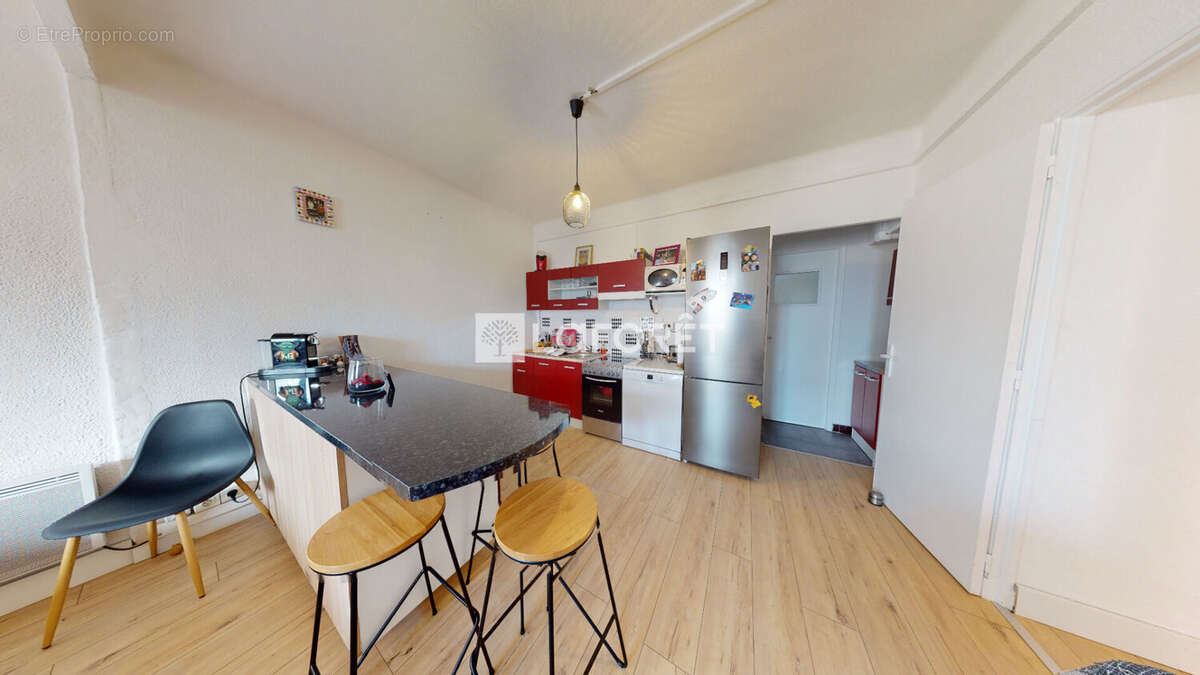 Appartement  type 3  La Fare les Oliviers / - photo 2