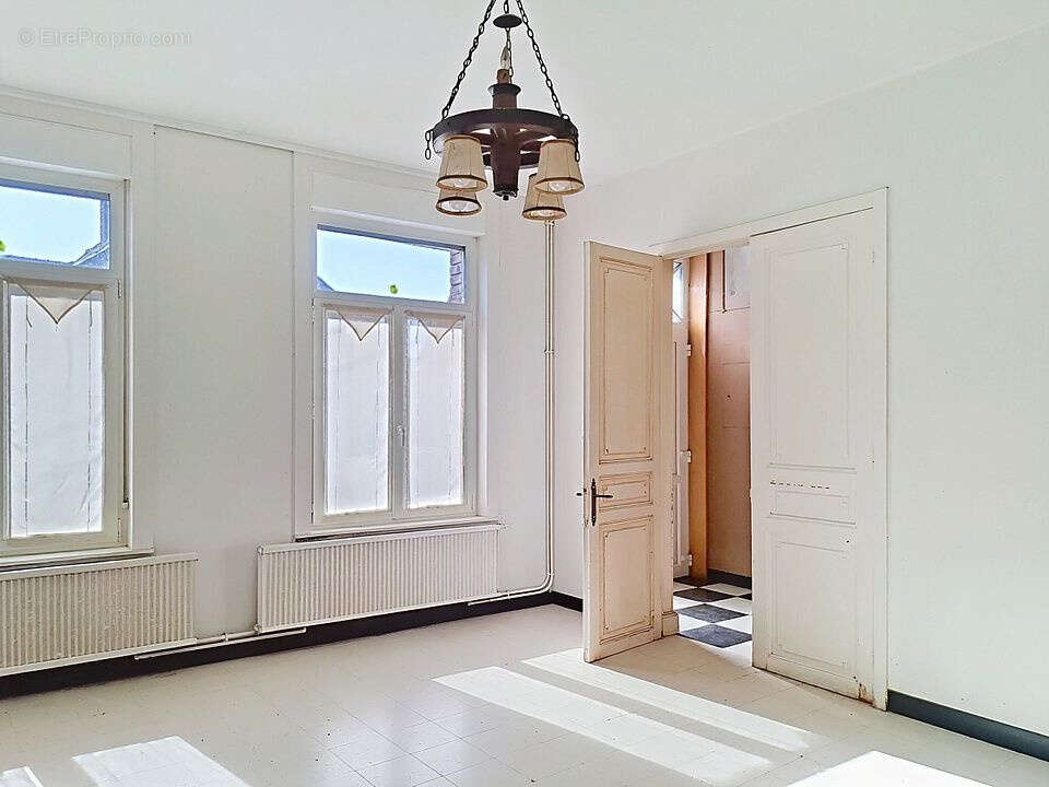 Maison à CRESPIN