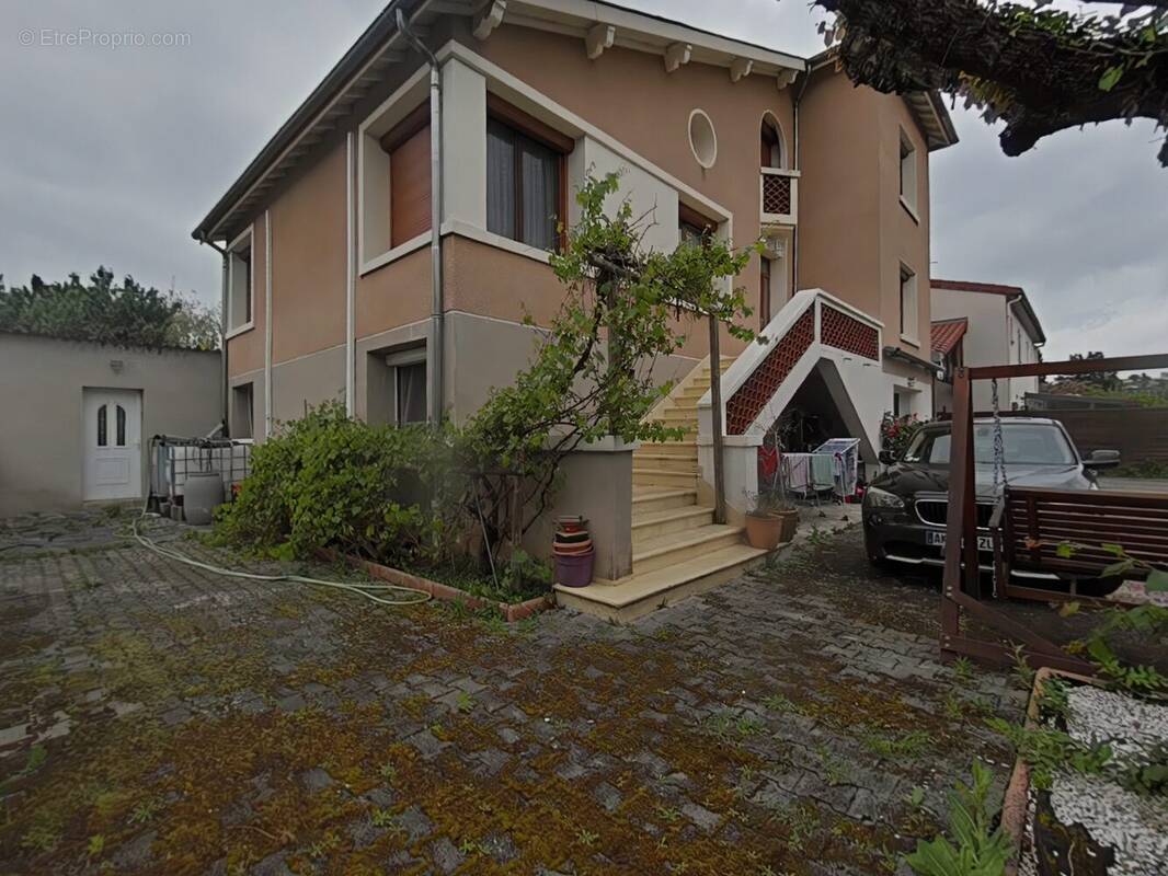 Maison à SAINT-JUST-SAINT-RAMBERT