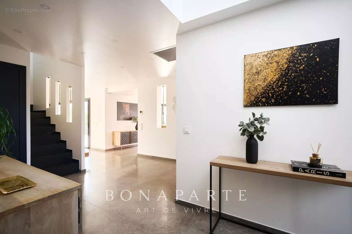 Saint-aygulf exclusivite : villa contemporaine neuve – position dominante – vue sur la forêt - photo 9