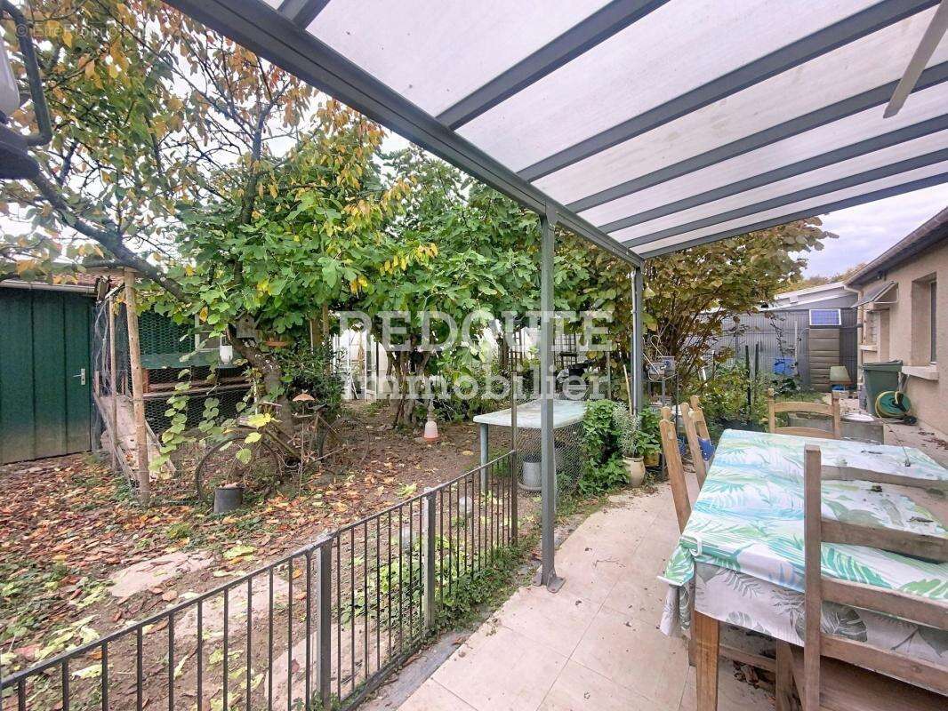 Maison à MONCETZ-LONGEVAS