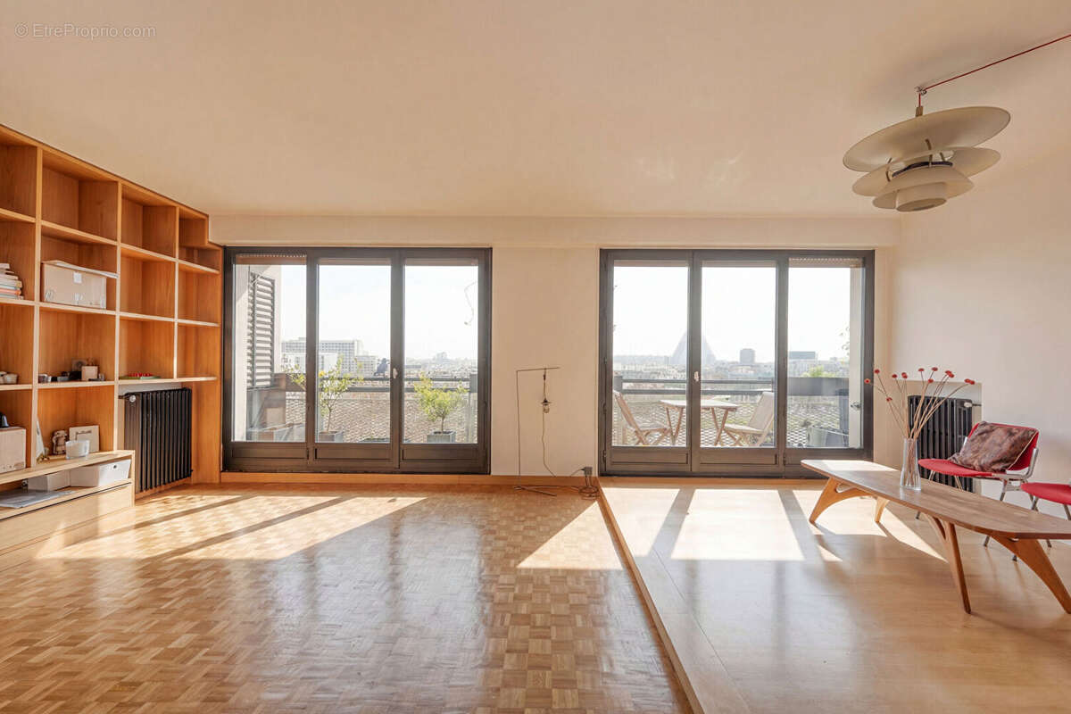 Appartement à PARIS-16E