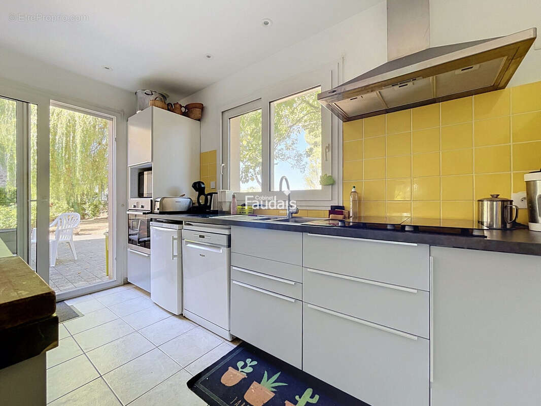 Maison 216 m² à Gouville-Sur-Mer  - photo 6