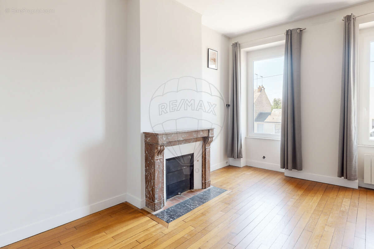 Maison à FLEURY-LES-AUBRAIS