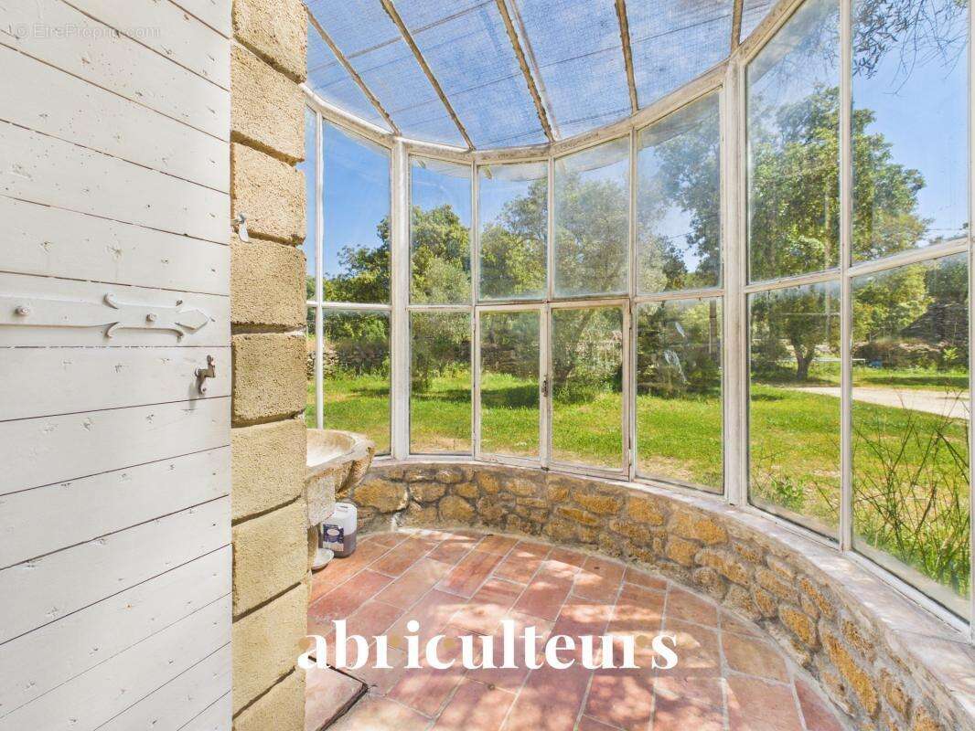 Maison en pierre de 254 m² en vente à Grans (13250) - photo 6