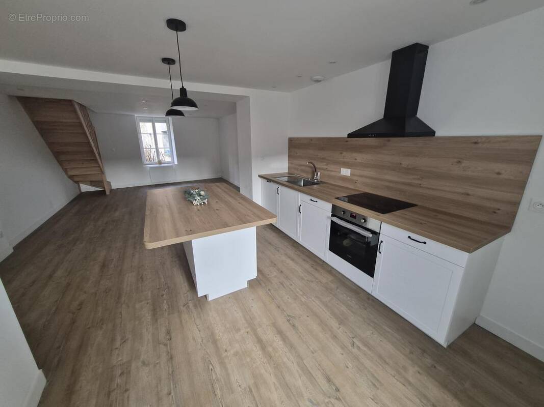 Maison à CHOLOY-MENILLOT