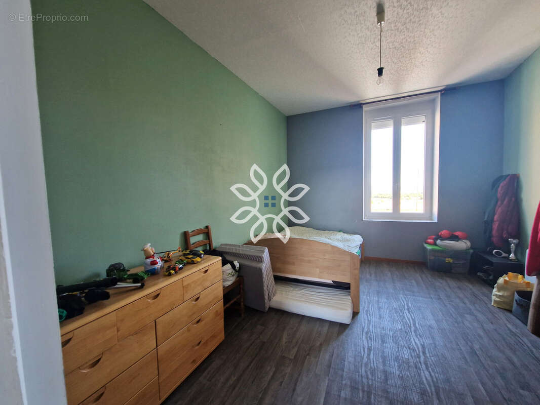 Charmante maison de village à Vergongheon   Un cocon familial plein de potentiel ! - photo 10