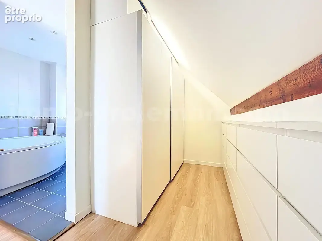 Appartement_T4_Gaillard_belle_superficie_prix_frontière_Suisse_direction_GENEVE_Tram_Ceva_vue_séjour_salon_cuisine_chambre1_chambre2_chambre3_salle_de_bain_dressing_