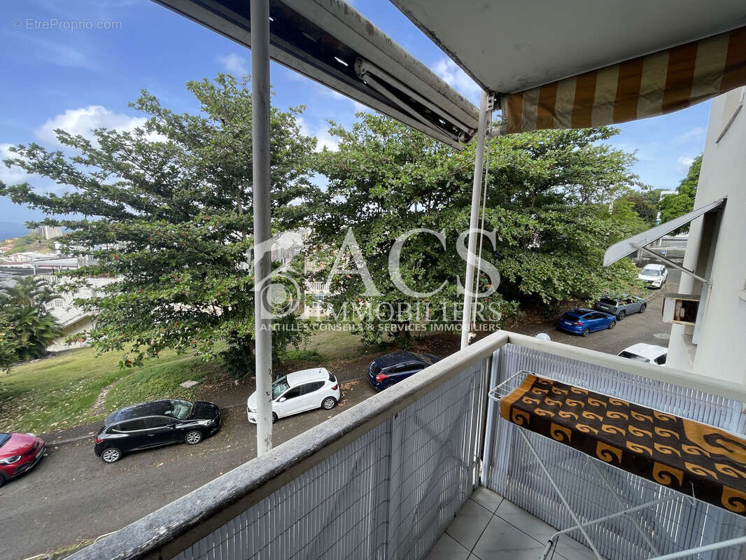 Appartement T4 avec travaux avec garage fermé et vue mer  - FORT-DE-FRANCE - photo 4