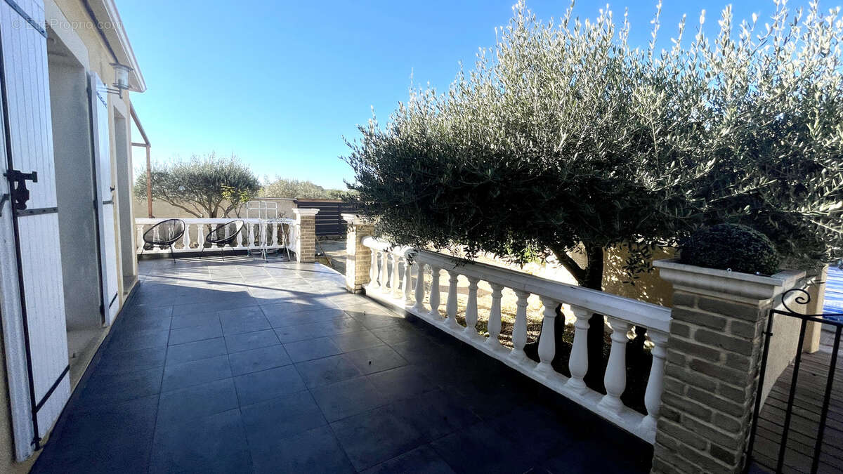 Maison à SAINT-LAURENT-DE-CARNOLS