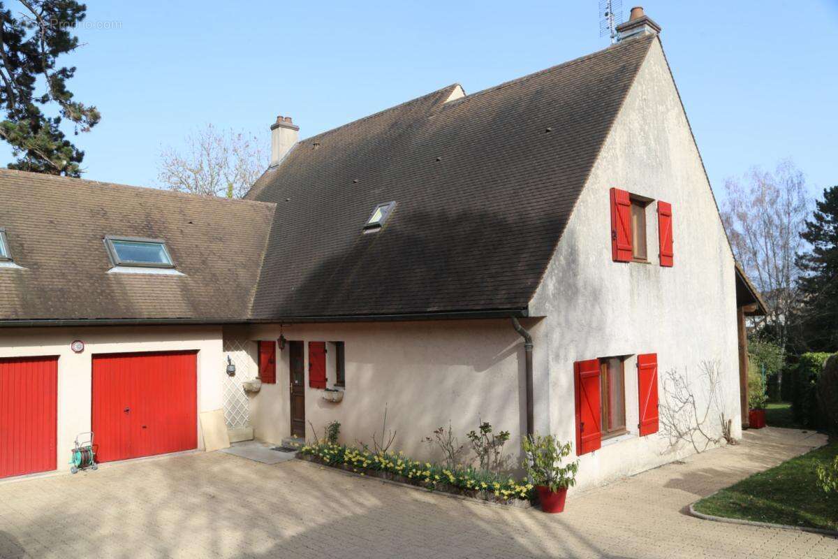 Maison traditionnelle de 200 m² dans un cadre privilégié à Autun - photo 18