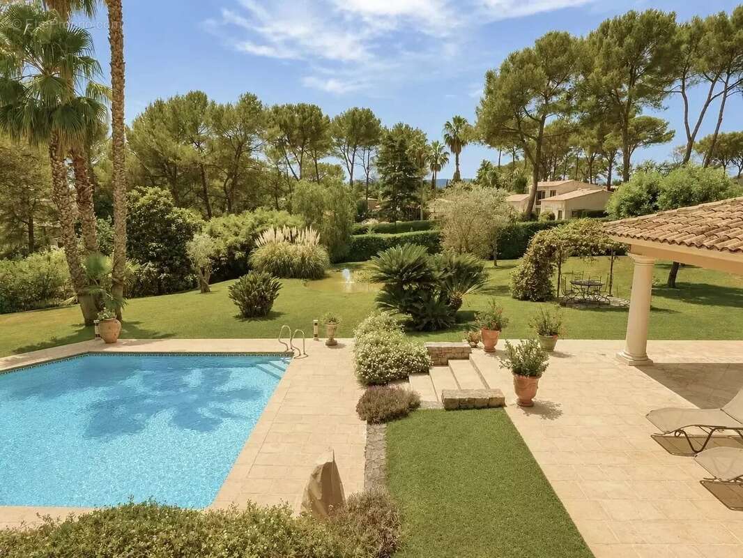 A vendre à  Mougins belle Propriété de 430 m² sur un Terrain de 5 500 m2 - photo 16