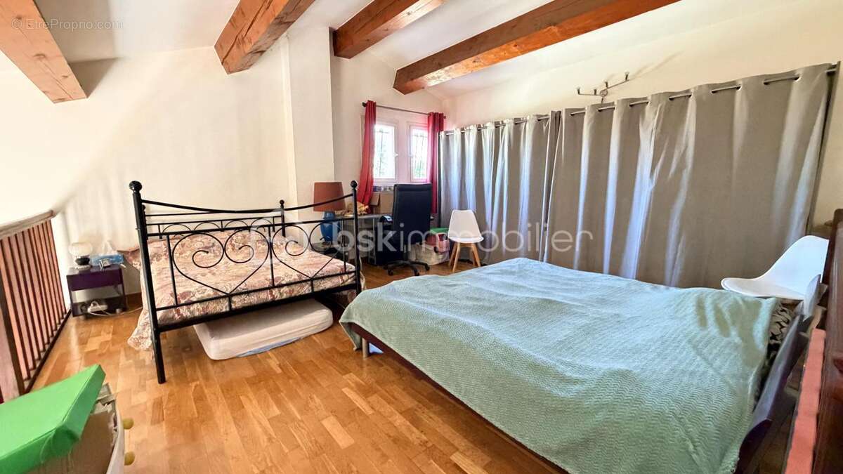 Maison à PEZILLA-LA-RIVIERE