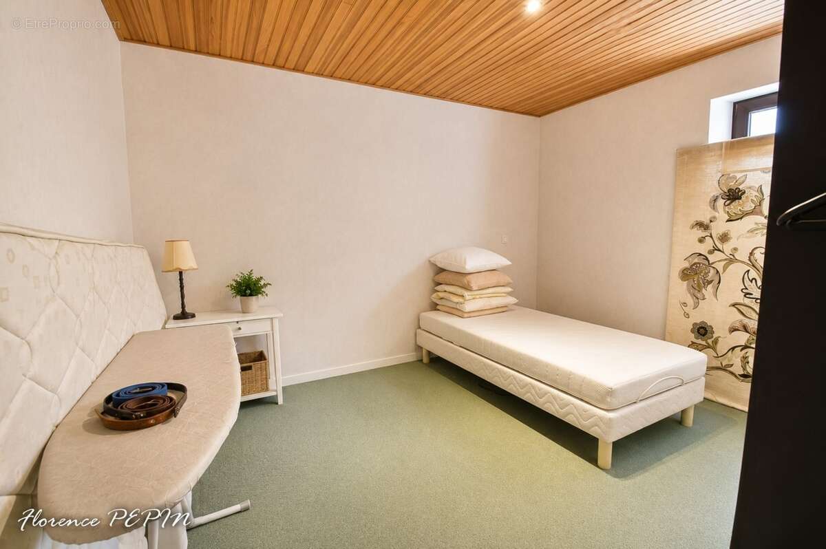 Maison d'architecte avec dépendance, étang et plus de 3,3 hectares de nature à 10 minutes de Pornic - photo 13