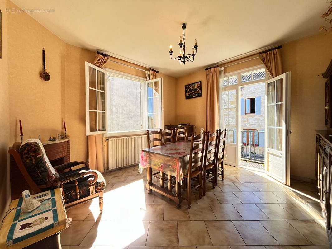 Maison à MONPAZIER