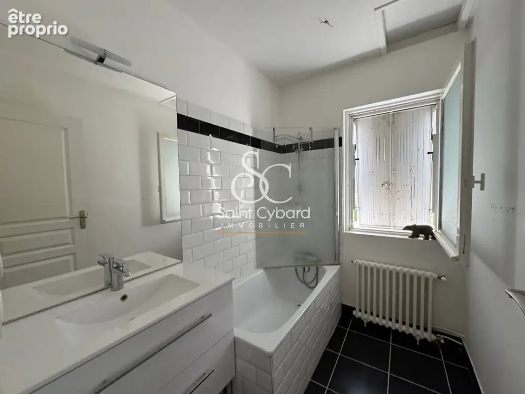 Maison Voeuil et Giget - 3 chambres - photo 10