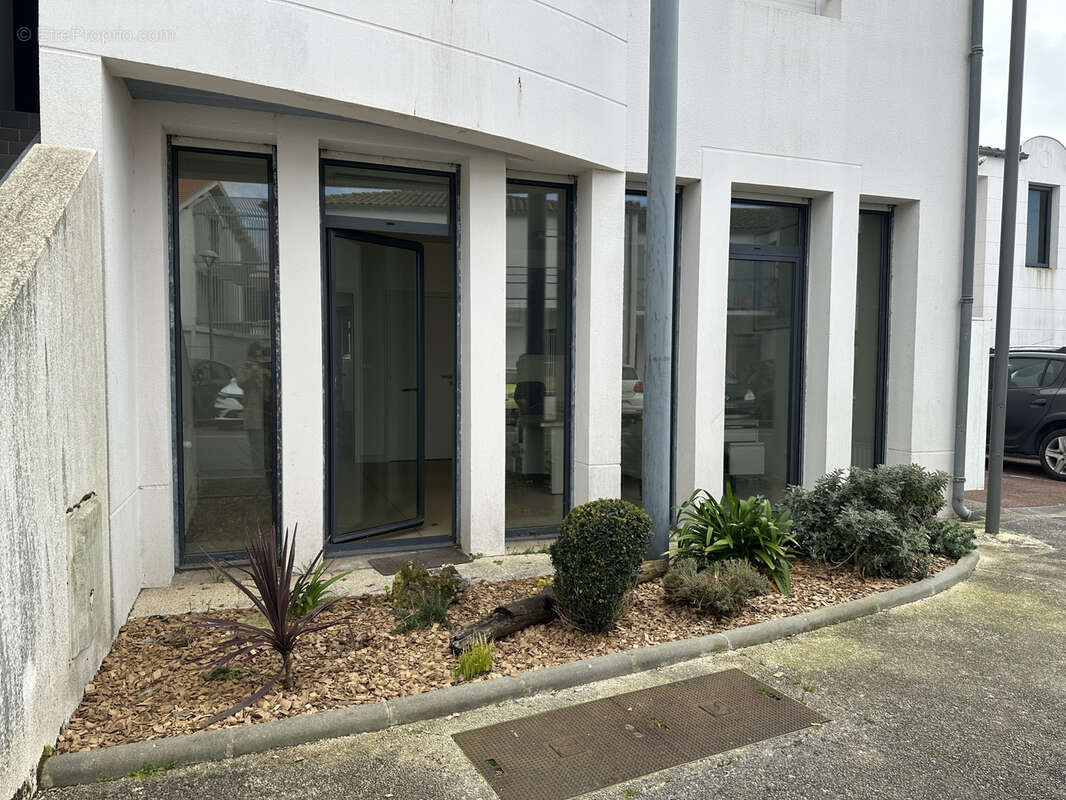 Commerce à SAINT-GEORGES-DE-DIDONNE