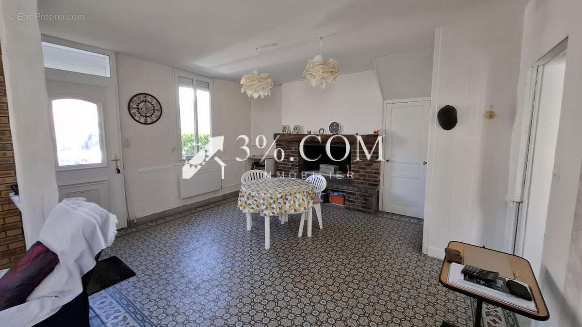 Maison à FEUQUIERES-EN-VIMEU