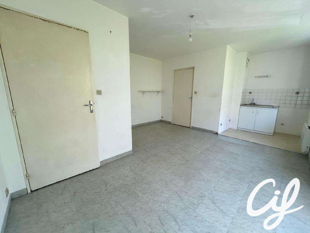 Appartement T1 NANTES Champ de Mars - 23.85 m2  104 000 Euros - photo 2