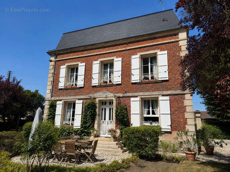 Maison 273 m² à Pont-Sainte-Maxence  - photo 2