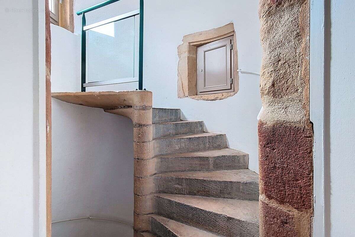 Appartement à L'ARBRESLE