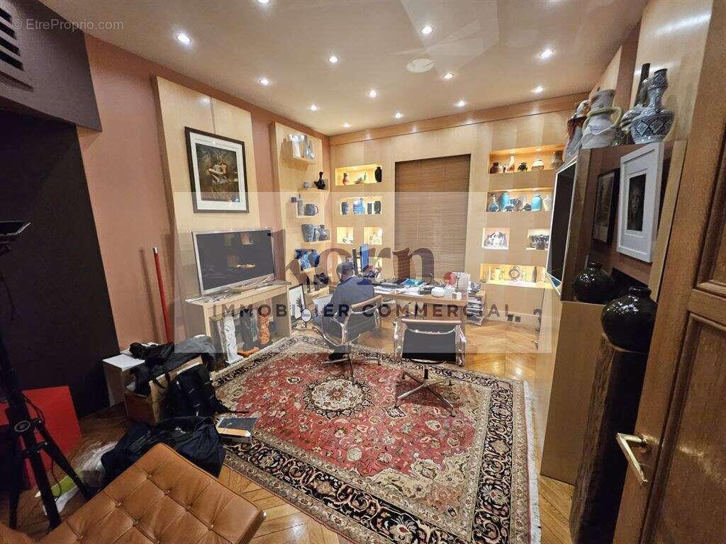 Commerce à PARIS-16E