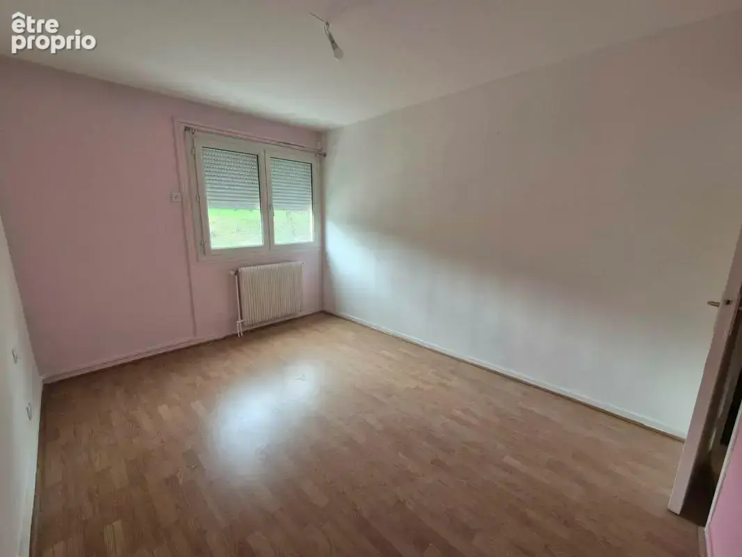 T4 entièrement rénové dans une petite copropriété. Balcon profitable carrelé - photo 16
