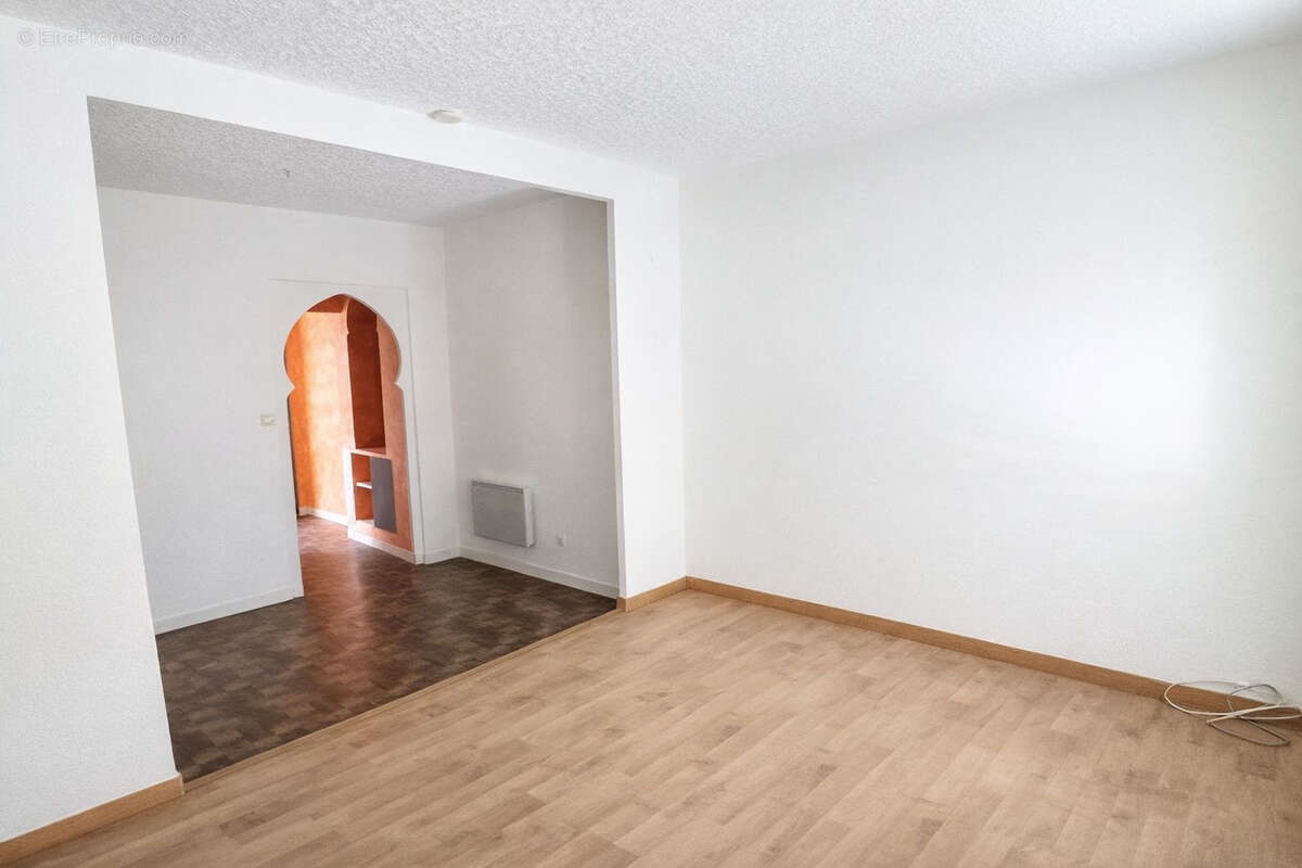 Maison à SAINT-LAURENT-D'AIGOUZE