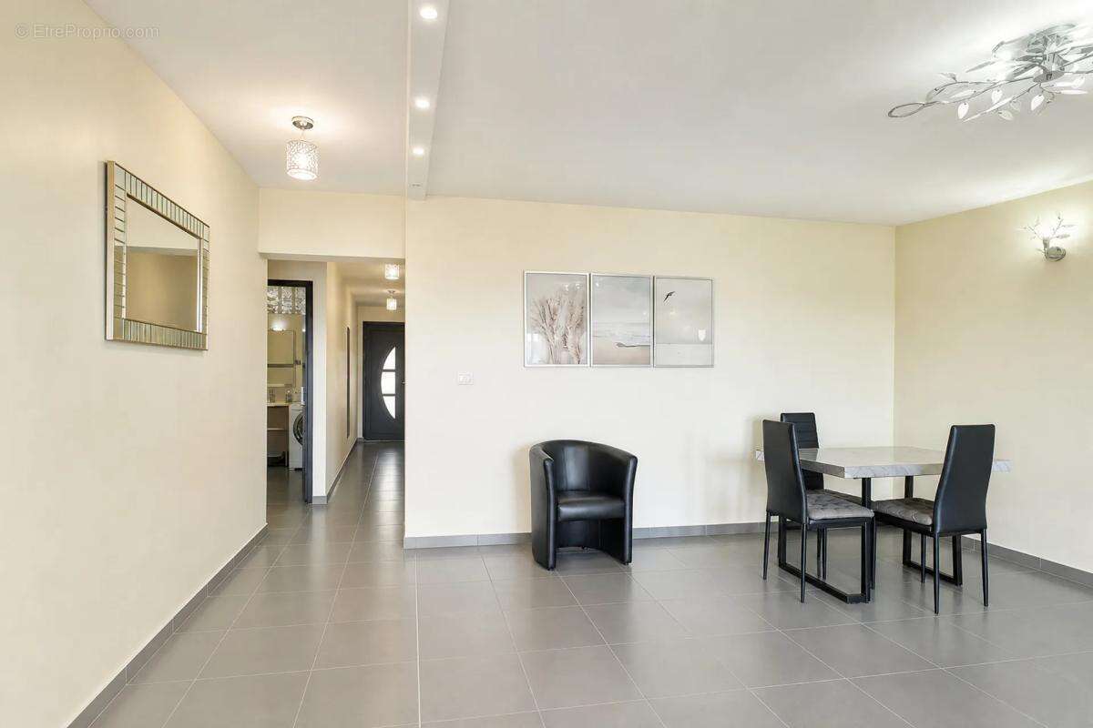Maison de 9 pièces de 225 m² située à Chaligny - photo 6
