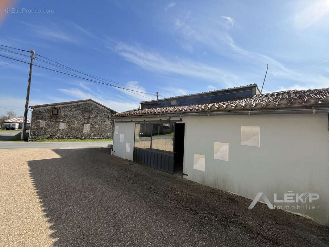 Maison à LES HERBIERS